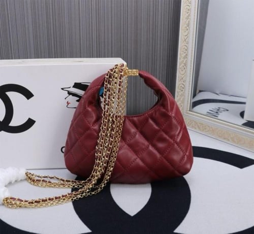 حقيبة يد وكتف جلدية CN 747 من شانيل