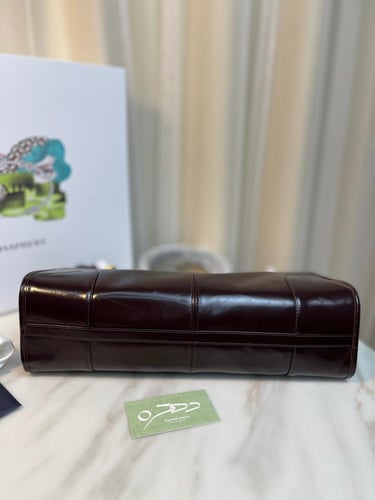 حقيبة برادا الجلدية الكلاسيكية بشعار برادا