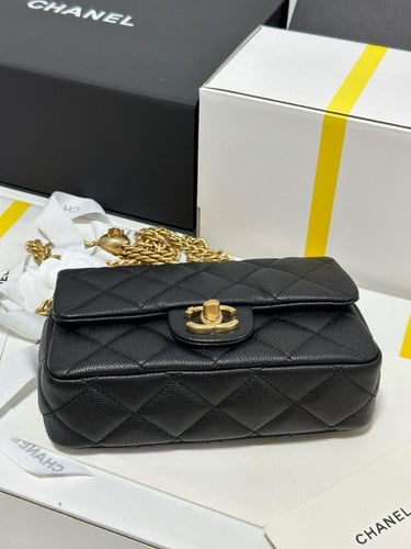 شنطة شانيل كلاسيك لامبسكن 19 سم - أسود وذهبي