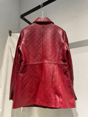 جاكيت جلدي بنقشة GG من قوتشي - برغندي