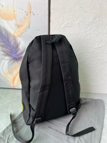 حقيبة ظهر إكسبلورر مزينة برقع من بالنسياغا