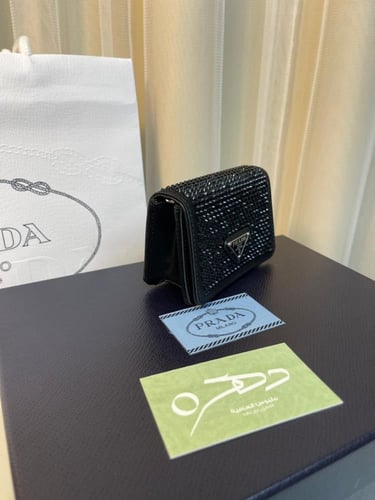 حقيبة برادا الكريستالية بحمالة كتف