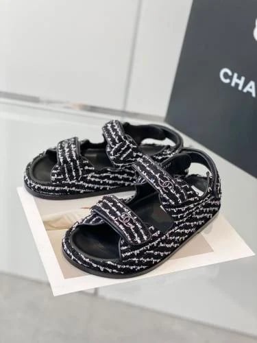 صندل شانيل Dad Sandal بالتويد