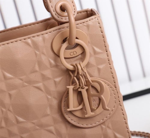 شنطة ليدي ديور مات 17 سم