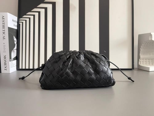 حقيبة سمول دستباغ من فينيتا بوتيغا