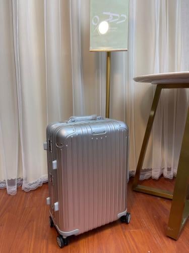 حقيبة ريموا تشيك إن L