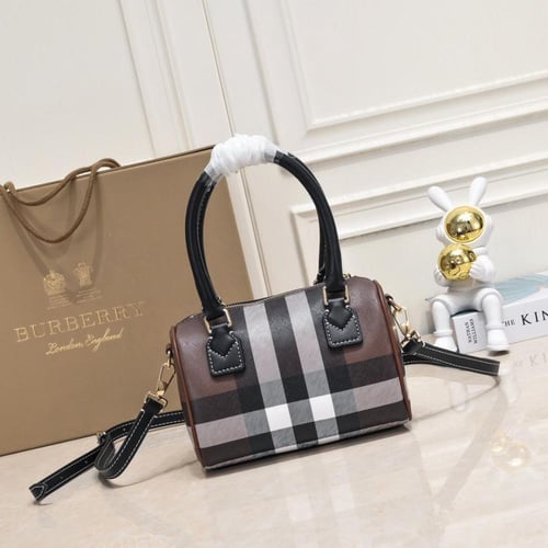 حقيبة بولينج صغيرة بنقشة مربعات من بربري - بني غام...