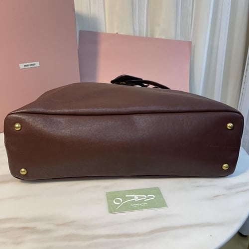 حقيبة أفنتشر الجلدية من ميو ميو مقاس 40 سم