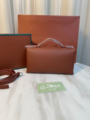 شنطة لوروبيانا إكسترا بوكت باوتش إل 19 ناعم - بني