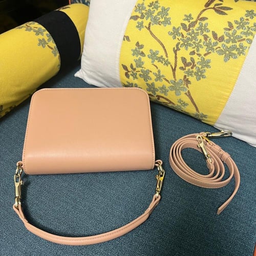 شنطة فالنتينو غارافاني VLogo Signature بسلسلة 18 س...