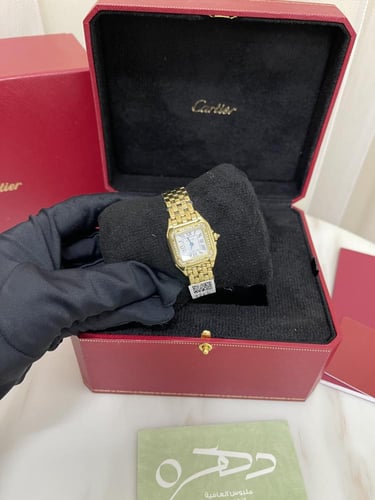 ساعة بانتير دو كارتييه مرصعة باطار كريستالي