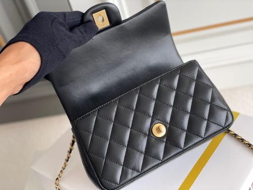 حقيبة يد كلاسيكية 20 سم بهاردوير ذهبي من شانيل - أ...