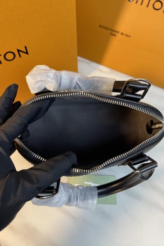 شنطة لويس فيتون ألما بي بي إبي 23 سم - أسود