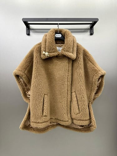 جاكيت قصيرة من الفرو من ماكس مارا