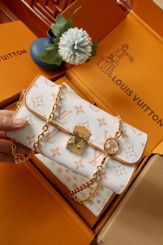 حقيبة بوكيت كاميل 20.5 سم من لويس فيتون