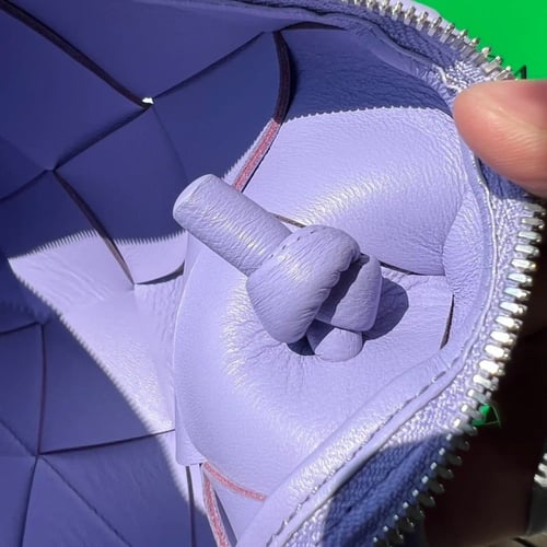 حقيبة سمول كاسيت من بوتيغا فينيتا