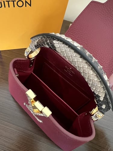 شنطة لويس فيتون كابوسين ميني 21 سم - عنابي