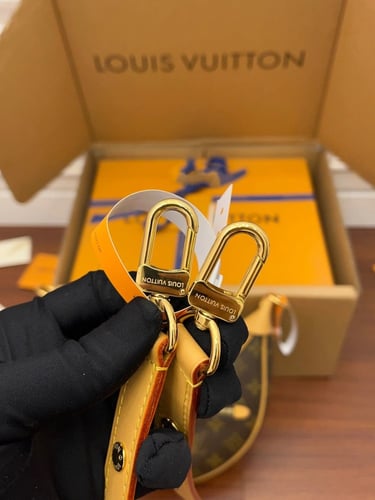 حقيبة لويس فيتون Loop Monogram