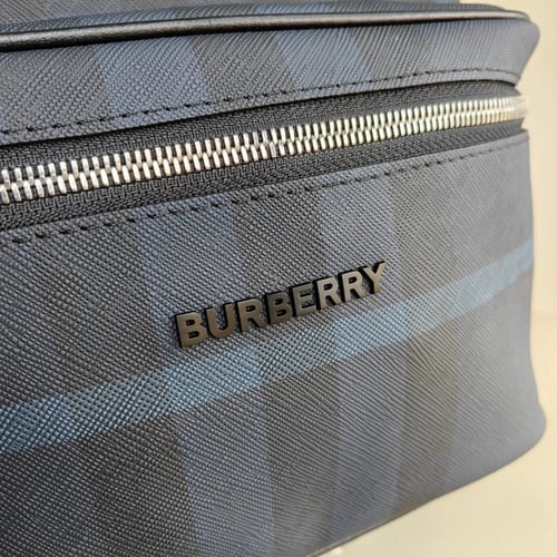 بيربري شنطة Exaggerated check