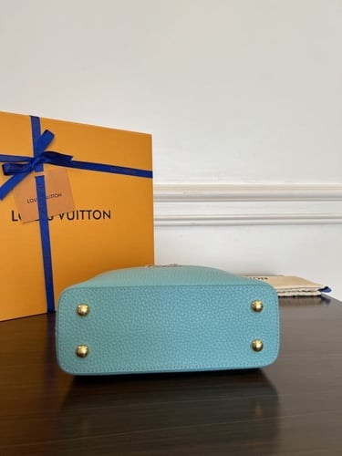 شنطة لويس فيتون كابوسين ميني 21 سم - فستقي