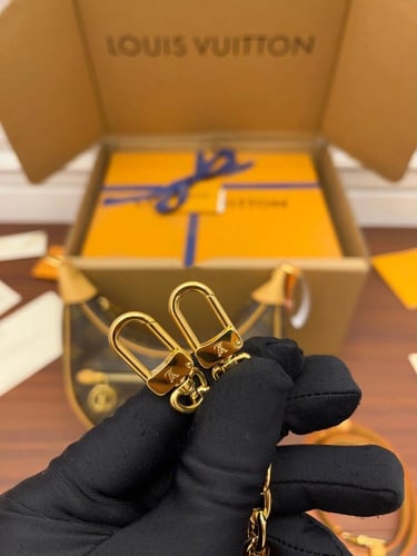 حقيبة لويس فيتون Loop Monogram