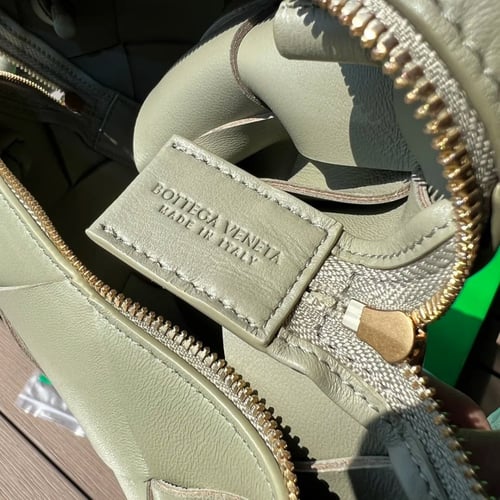 حقيبة سمول كاسيت من بوتيغا فينيتا