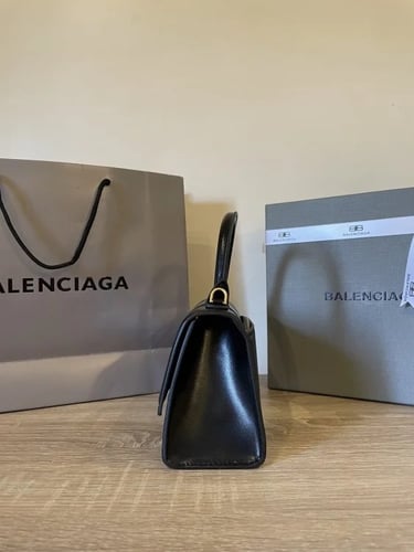 شنطة بالنسياقا الحجم اكس سمول 19 سم