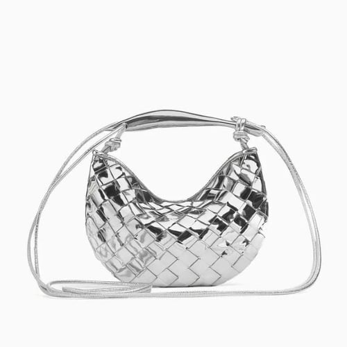 حقيبة ساردين ميني جلد لامع مجدول من بوتيغا فينيتا...