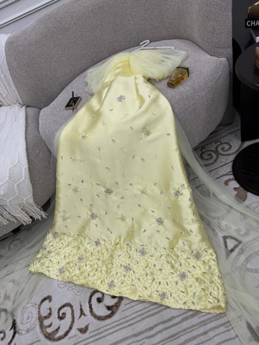 ورد لونين اسود وليموني