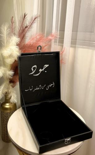 بوكس موجوهرات اسود