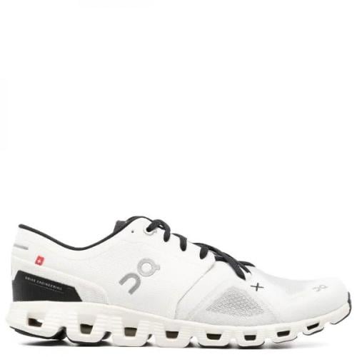 On Running Cloud X 3 trainers in white