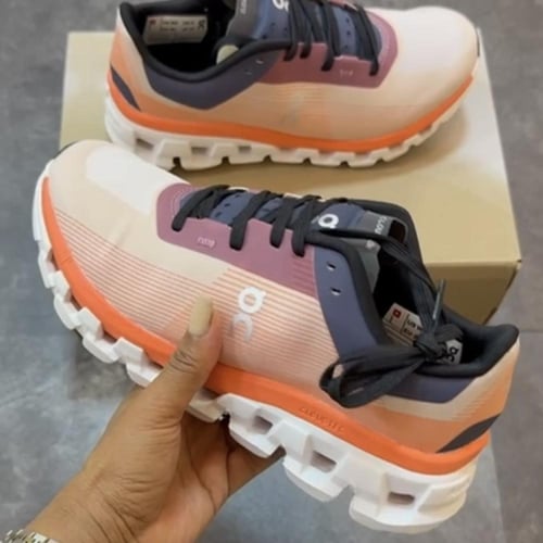 On Running Cloudstratus low-top sneakers