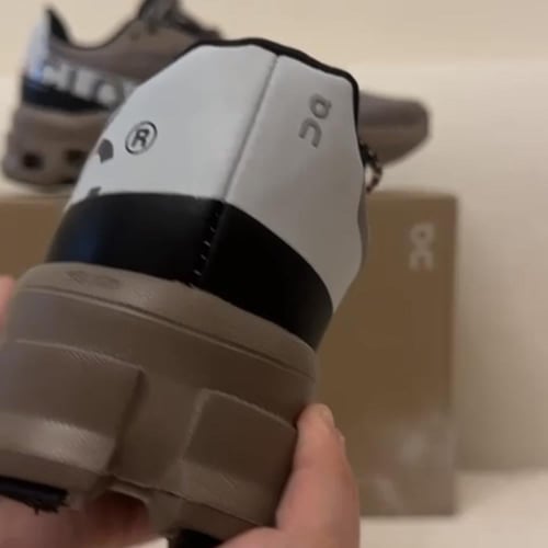 On Running Cloudmonster sneakers