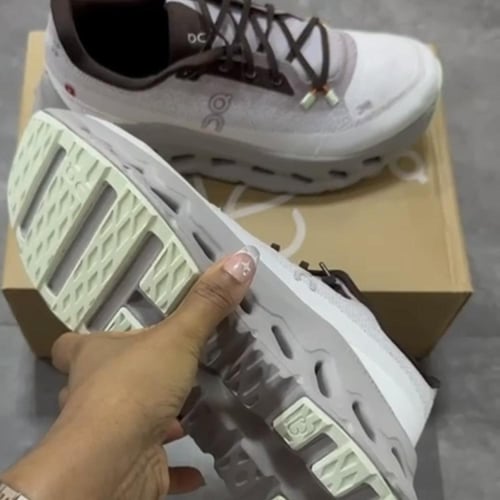 On Running Cloudtilt Trainers