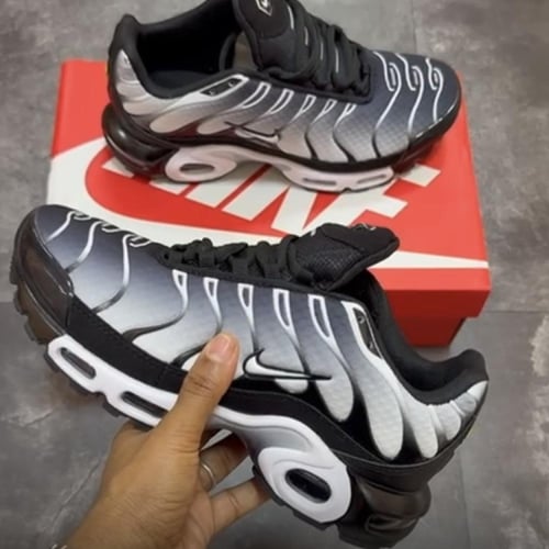 Nike Air Max Plus "Black/Silver" sneakers