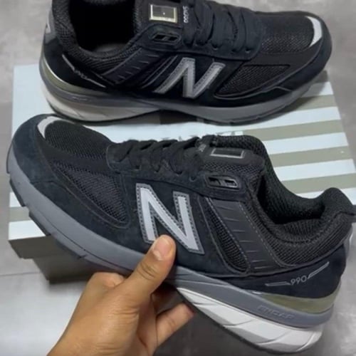 New Balance 990v5 black