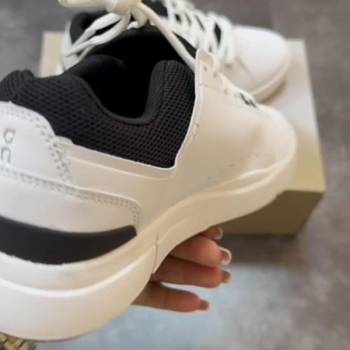 On Running The Roger Advantage "White/Midnight" sn...