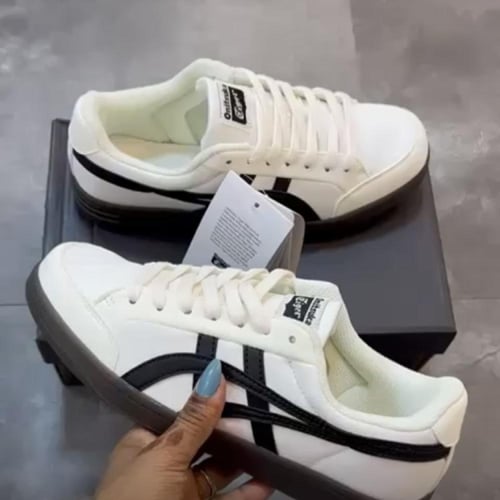 Onitsuka Tiger Advanti "Cream White/Black" sneaker...
