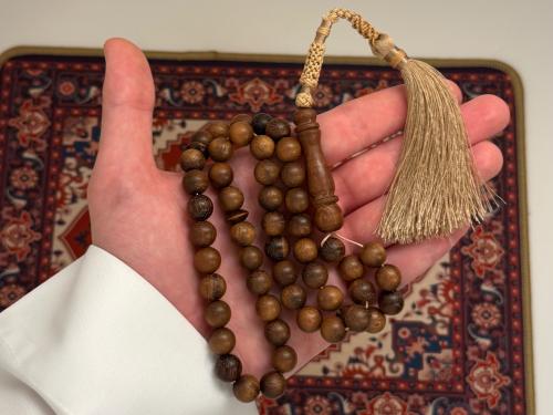 مسباح خشب الصندل (العود)