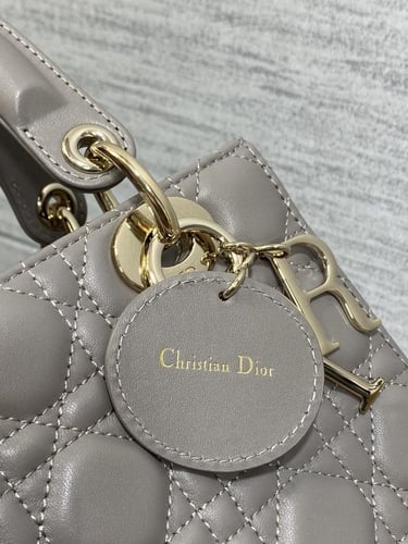 ديور lady Dior مقاس 20cm