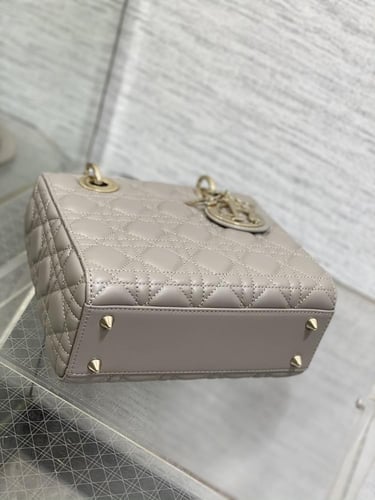 ديور lady Dior مقاس 20cm