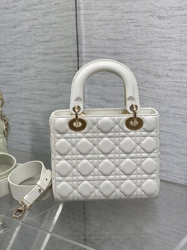 ديور lady Dior مقاس 20cm