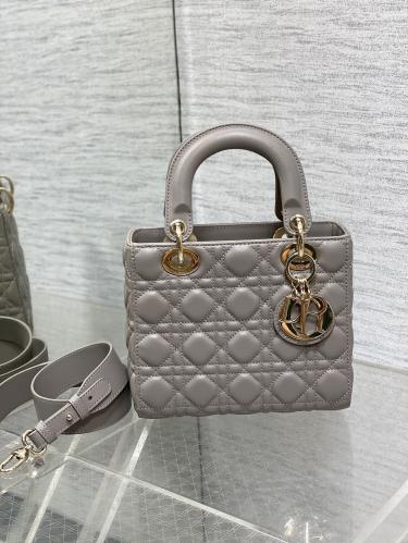 ديور lady Dior مقاس 20cm