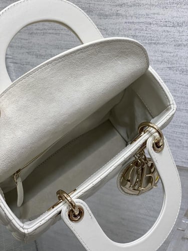 ديور lady Dior مقاس 20cm