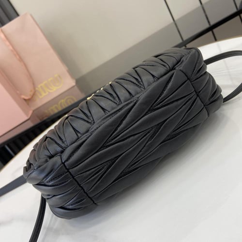 ميو ميو Wander Matelassé مقاس 20cm