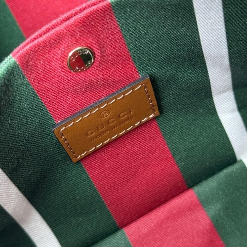 قوتشي Emblem مقاس 20cm