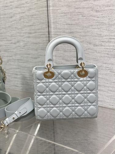 ديور lady Dior مقاس 20cm