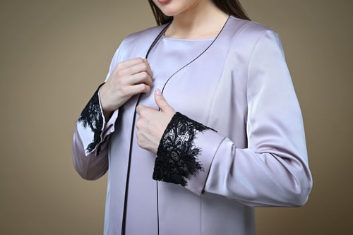 Lace Allure (وردي فاتح)