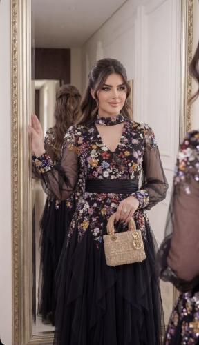 فستان بتطريز عتيق