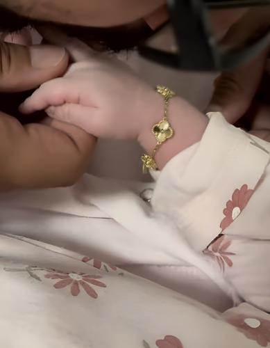 طقم أطفال بالاسم – تميز طفلك